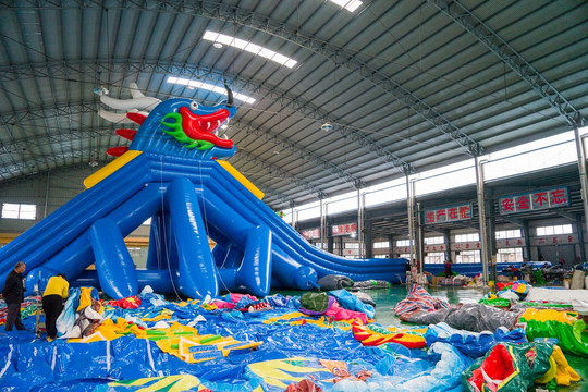 充氣水上樂園